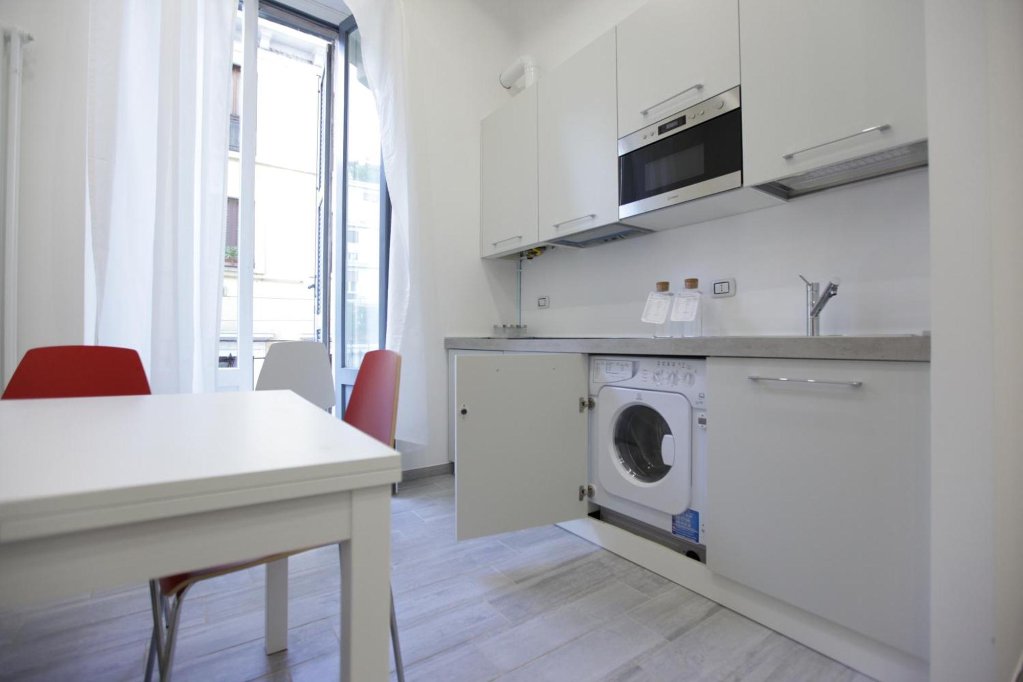 Amazing Apartment In City Center With Balcony มิลาน ภายนอก รูปภาพ