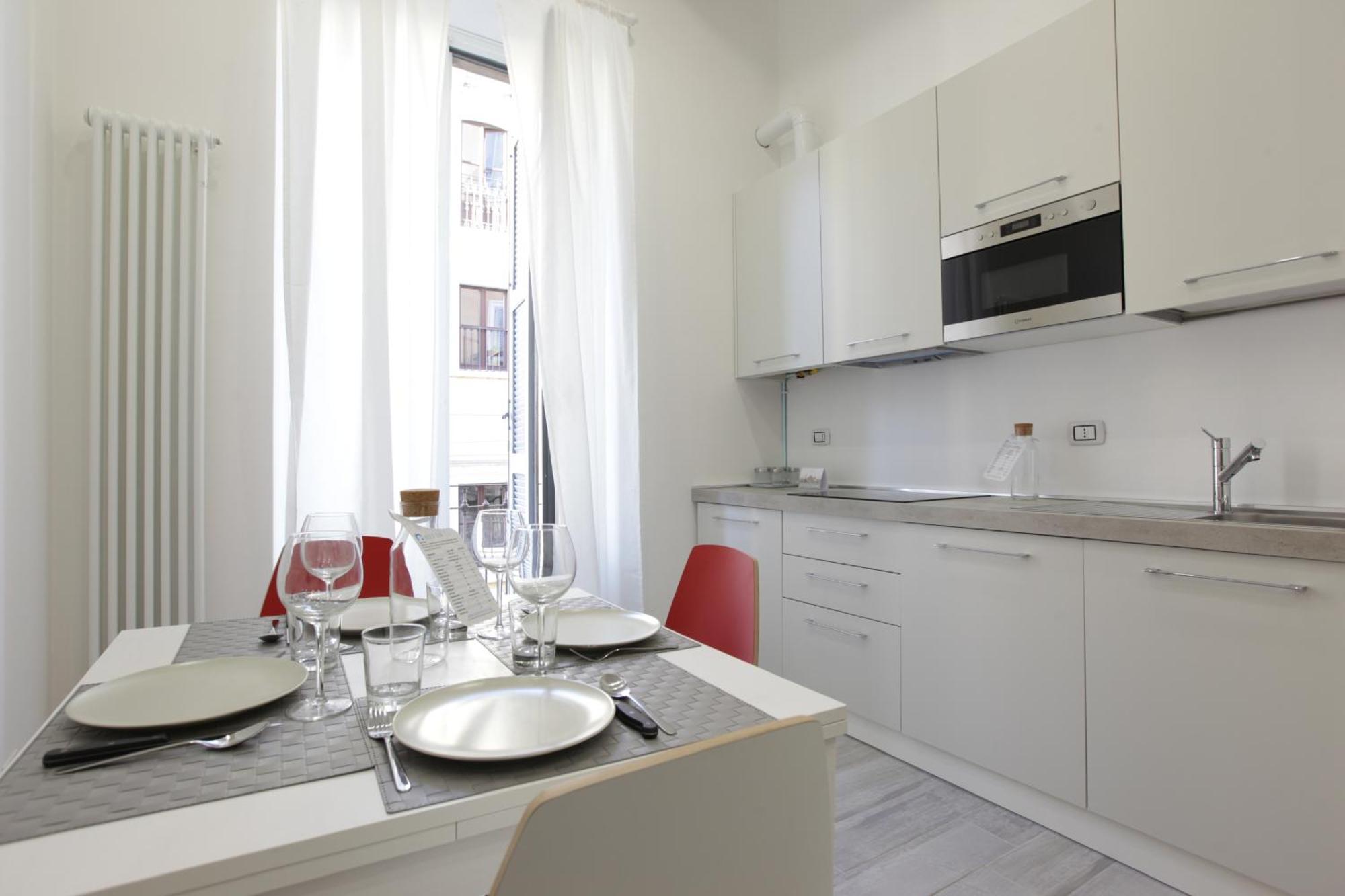 Amazing Apartment In City Center With Balcony มิลาน ภายนอก รูปภาพ